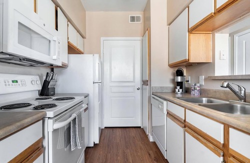 Fort Worth Apartment | Landing | Beautiful 1BD, Rooftop Lounge, Gym
