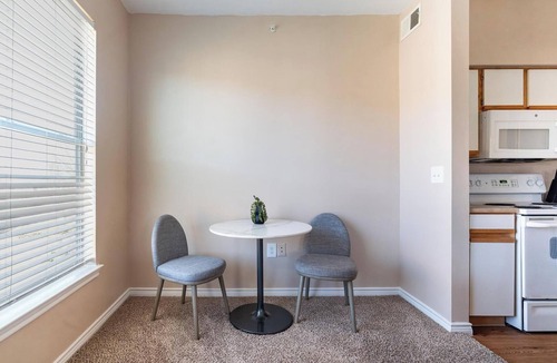 Fort Worth Apartment | Landing | Beautiful 1BD, Rooftop Lounge, Gym