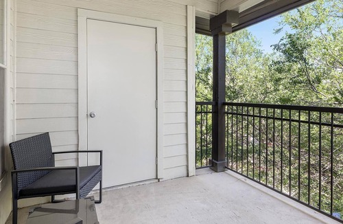 Fort Worth Apartment | Landing | Beautiful 1BD in Cityview