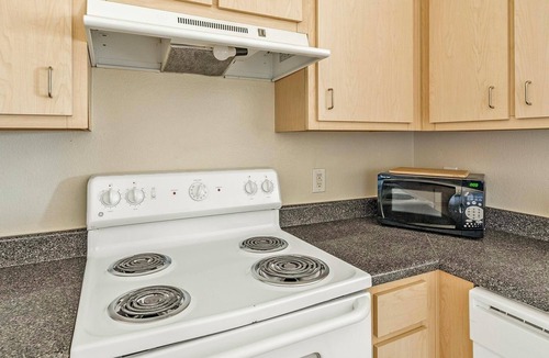 Southbelt/Ellington Apartment | Landing | Beautiful 1BD, Clubhouse, Gym