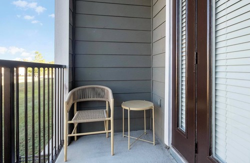 Barker Apartment | Landing | Beautiful 1BD, Courtyard, Gym