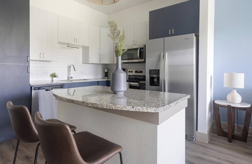 Addicks Apartment | Landing | Beautiful 1BD, Courtyard, Gym