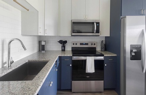 Addicks Apartment | Landing | Beautiful 1BD, Courtyard, Gym
