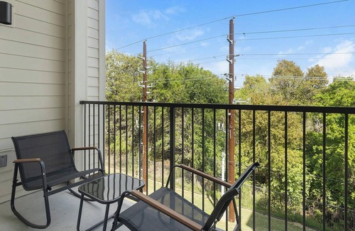 Addicks Apartment | Landing | Beautiful 1BD, Courtyard, Gym