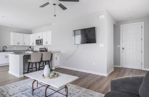 Madison Apartment | Landing | Beautiful 1BD, Clubhouse, Courtyard