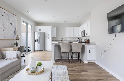 Madison Apartment | Landing | Beautiful 1BD, Clubhouse, Courtyard
