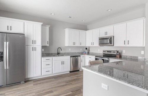 Madison Apartment | Landing | Beautiful 1BD, Clubhouse, Courtyard