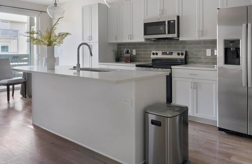 Oakwood Apartment | Landing | Beautiful 1BD, Clubhouse, Pool