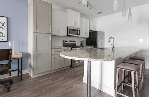Venice Apartment | Landing | Beautiful 1BD, Clubhouse, Pool