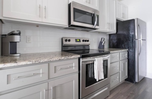 Venice Apartment | Landing | Beautiful 1BD, Clubhouse, Pool