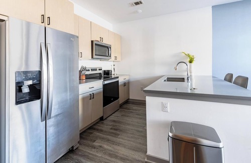 Coraopolis Apartment | Landing | Beautiful 1BD, Clubhouse, Courtyard