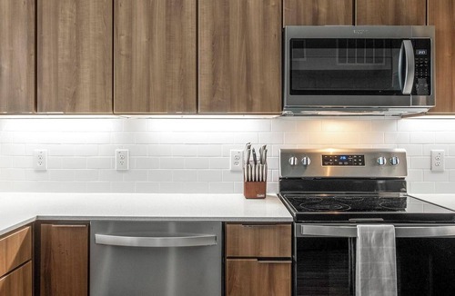 Buda Apartment | Landing | Beautiful 1BD, Clubhouse, Rooftop Lounge