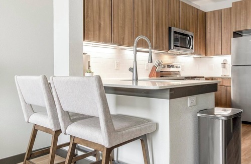 Buda Apartment | Landing | Beautiful 1BD, Clubhouse, Rooftop Lounge