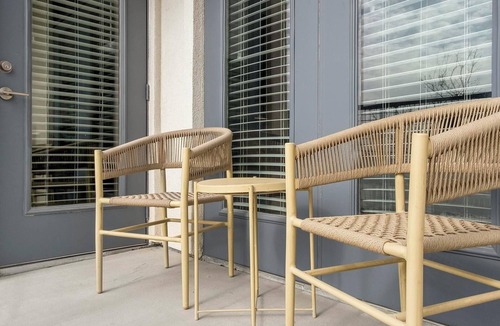 Buda Apartment | Landing | Beautiful 1BD, Clubhouse, Rooftop Lounge