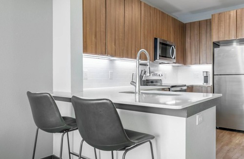 Buda Apartment | Landing | Beautiful 1BD, Clubhouse, Gym