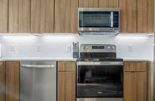 Buda Apartment | Landing | Beautiful 1BD, Clubhouse, Gym