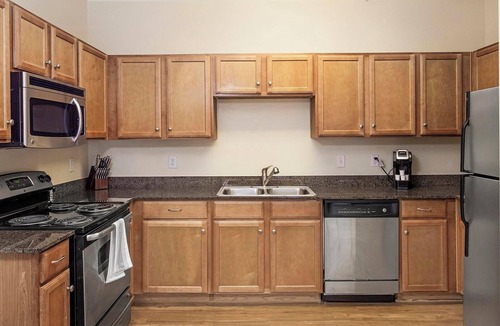 Sweetbriar Apartment | Landing | Beautiful 1BD, Courtyard, Pool