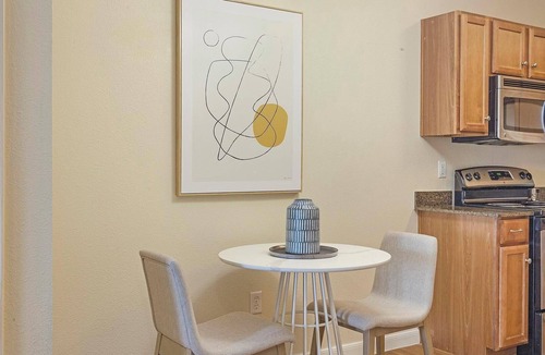 Sweetbriar Apartment | Landing | Beautiful 1BD, Courtyard, Pool