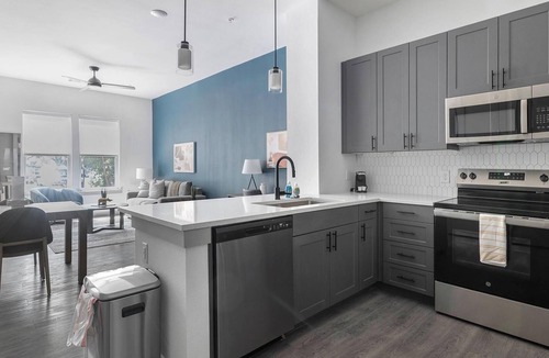 MLK Apartment | Landing | Beautiful 1BD, Courtyard, Game Room