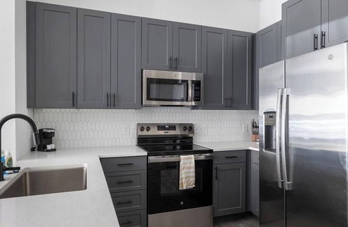 MLK Apartment | Landing | Beautiful 1BD, Courtyard, Game Room