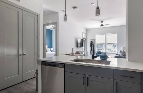 MLK Apartment | Landing | Beautiful 1BD, Courtyard, Game Room