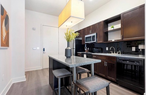 Crestview Apartment | Landing | Beautiful 1BD, Courtyard, Gym