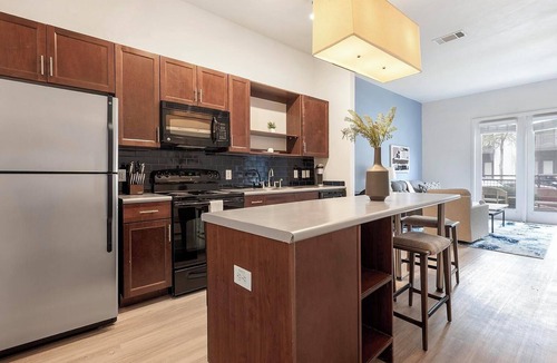 Crestview Apartment | Landing | Beautiful 1BD, Courtyard, Gym