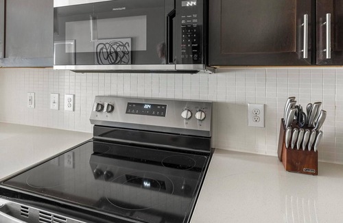 Katy Apartment | Landing | Beautiful 1BD, Courtyard, Clubhouse