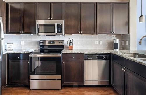 Barker Apartment | Landing | Beautiful 1BD, Gym, Pool
