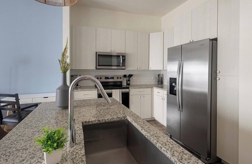 Addicks Apartment | Landing | Beautiful 1BD, Gym, Courtyard