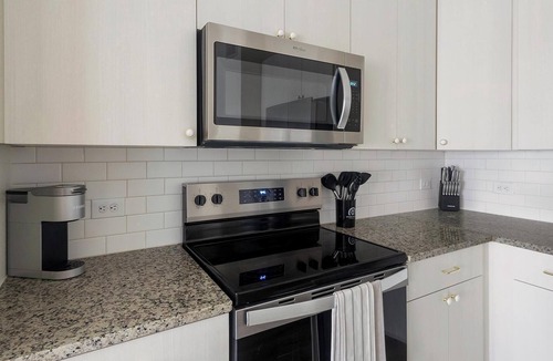 Addicks Apartment | Landing | Beautiful 1BD, Gym, Courtyard