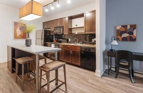 Crestview Apartment | Landing | Beautiful 1BD, Gym, Courtyard