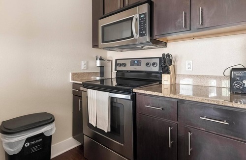 Austin Apartment | Landing | Beautiful 1BD, Gym