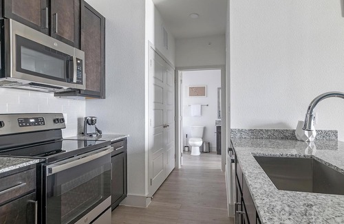Austin Apartment | Landing | Beautiful 1BD, Gym, Pool
