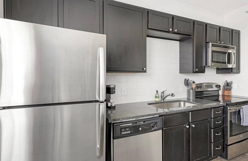 West Dallas Apartment | Landing | Beautiful 1BD, Gym, Pool