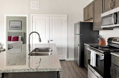 Dallas Apartment | Landing | Beautiful 1BD, Gym, Pool