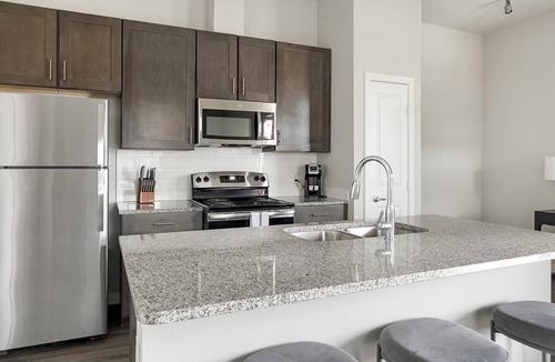 Dallas Apartment | Landing | Beautiful 1BD, Gym, Pool