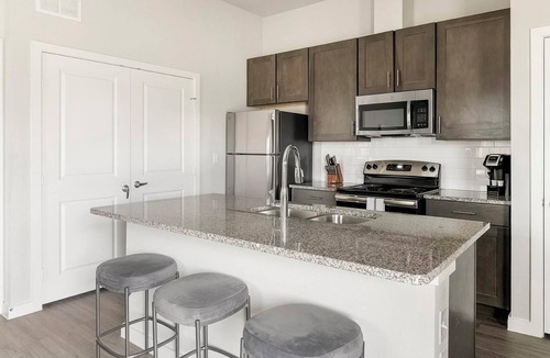 Dallas Apartment | Landing | Beautiful 1BD, Gym, Pool