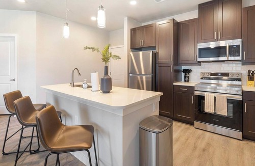 Corinth Apartment | Landing | Beautiful 1BD, Gym, Pool
