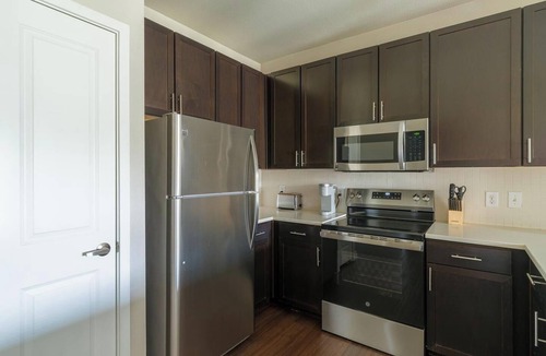 Katy Apartment | Landing | Beautiful 1BD, Gym, Courtyard