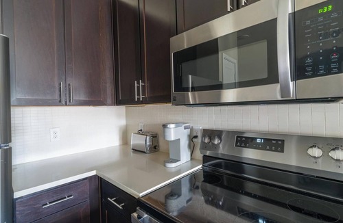 Katy Apartment | Landing | Beautiful 1BD, Gym, Courtyard