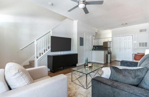 Metro West Apartment | Landing Beautiful 1BD Gym Pool