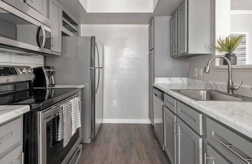 Briarforest Apartment | Landing | Beautiful 1BD, Pool, Gym