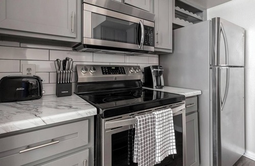 Briarforest Apartment | Landing | Beautiful 1BD, Pool, Gym