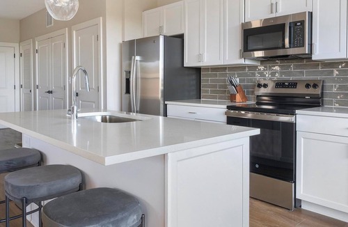 Oakwood Apartment | Landing | Beautiful 1BD, Pool, Gym
