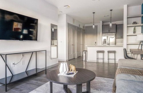 MLK Apartment | Landing | Beautiful 1BD, Pool, Rooftop Lounge