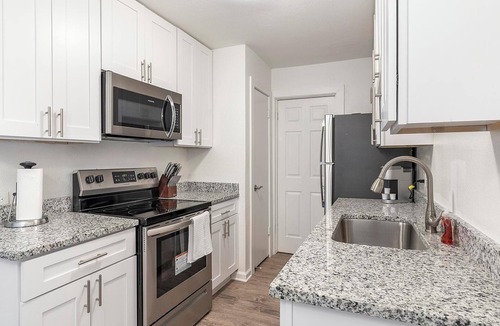 DeSoto Apartment | Landing | Beautiful 1BD, Pool, Tennis Court