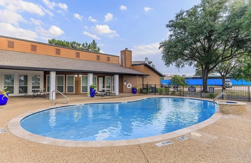 DeSoto Apartment | Landing | Beautiful 1BD, Pool, Tennis Court