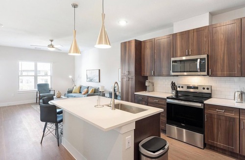 Seguin Apartment | Landing | Beautiful 1BD, Pool, Gym