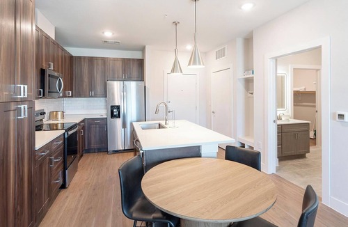 Seguin Apartment | Landing | Beautiful 1BD, Pool, Gym